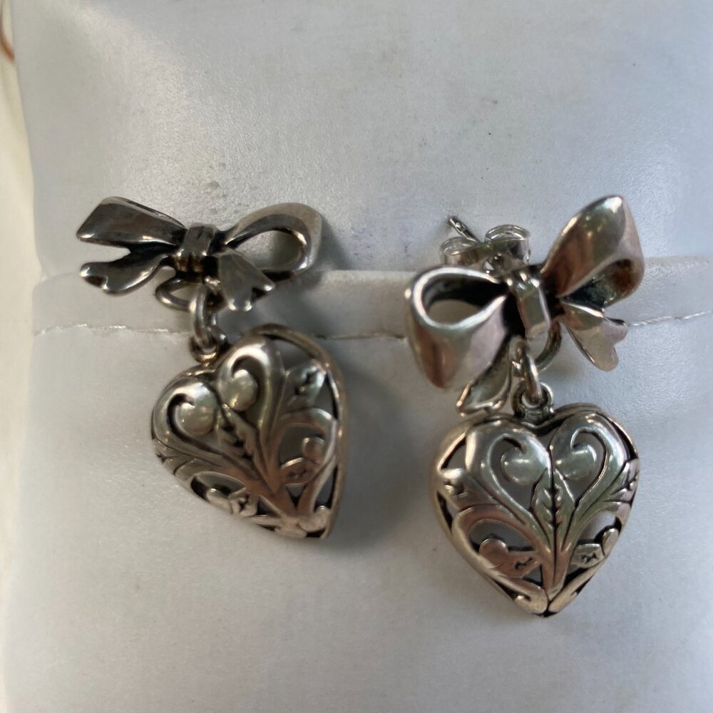 Unk Silver Heart and Bow Earrings